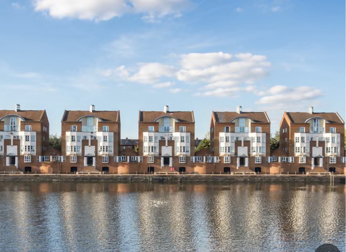 高收入家庭从”购房援助计划”中获益最多，智库研究发现